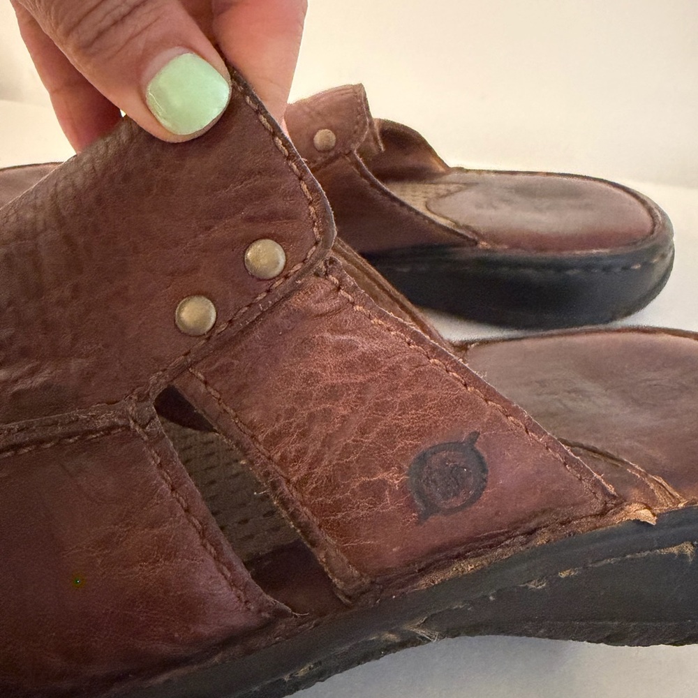 Born Men's Size 9  Leather Slide Sandals in Brown - Picture 13 of 15